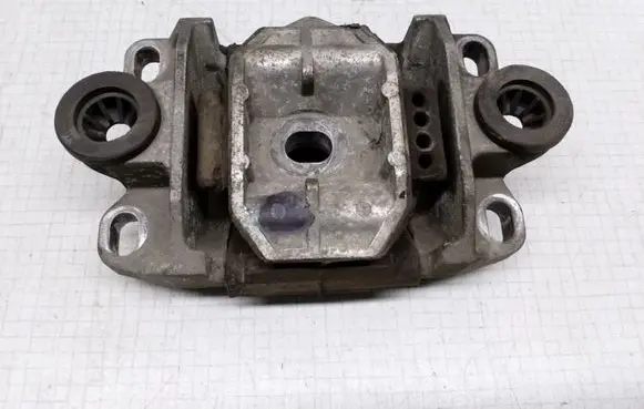 Ford Mondeo Mk III Engine mount bracket 95BB9B929AA