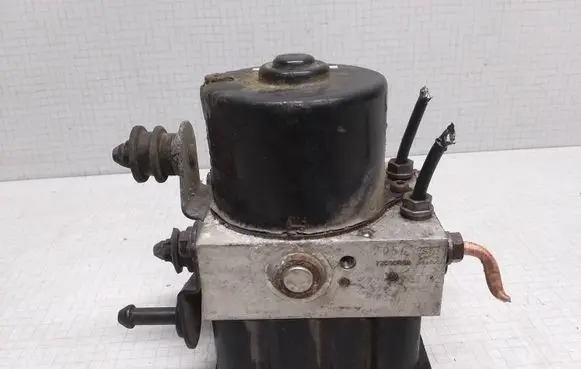 Volkswagen Golf V ABS Pump 1K0907379AC 10096003593 00005305H0