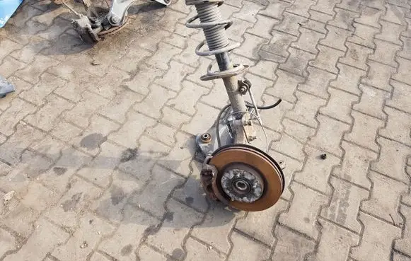 Nissan Juke I F15 Front wheel hub spindle knuckle