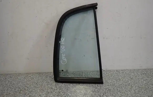 Hyundai Getz Sliding door window/glass 