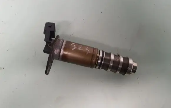BMW 5 GT F07 Camshaft vanos timing valve 7585776 11367585776 11368605123