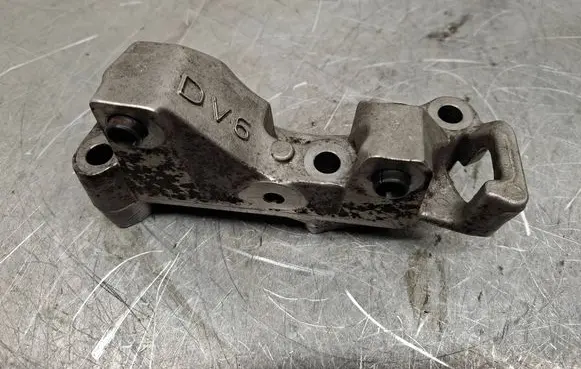 Peugeot 3008 I Engine mounting bracket 9688615780