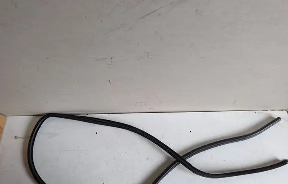 BMW 5 E60 E61 Rear door rubber seal (on body) 