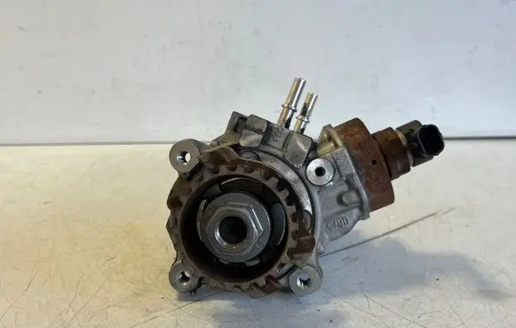 Opel Vivaro Fuel injection high pressure pump 0445010761 9817903080