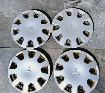 Mitsubishi Colt R14 wheel hub/cap/trim 3982S010