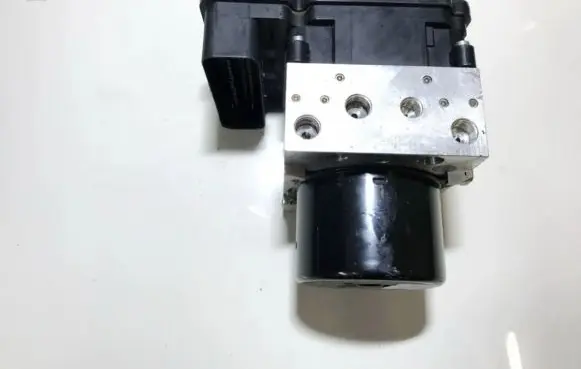 Volvo V60 ABS Pump p31329137 10021205434