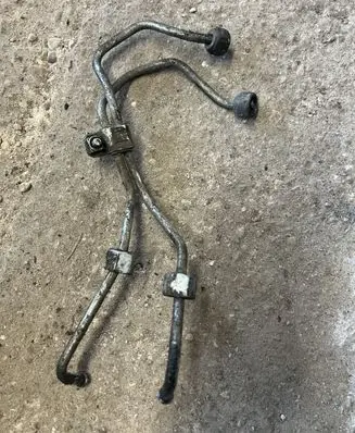 Fuel injector supply line/pipe