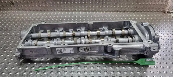 Volkswagen PASSAT B8 Camshaft S26378386 04L103308F 04L103292H