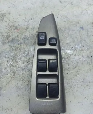 Toyota Corolla E120 E130 Electric window control switch 8404013080