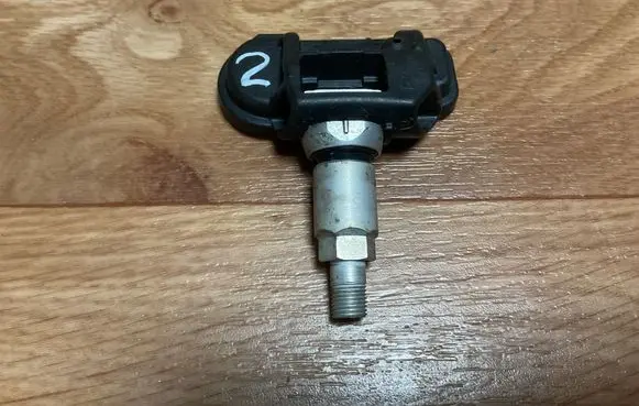 Mercedes-Benz E W212 Tire pressure sensor 2546AGG4 2013DJ5531