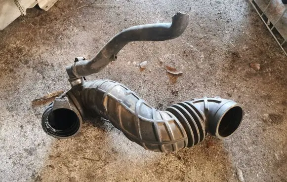 Audi A6 S6 C4 4A Turbo air intake inlet pipe/hose 4A0145747