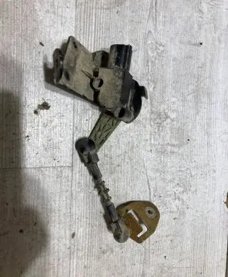 Audi A3 S3 8V Rear height level sensor lever 5Q0907503