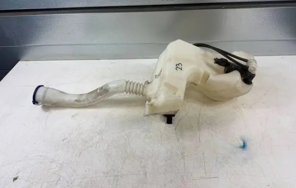 Windshield washer fluid reservoir/tank