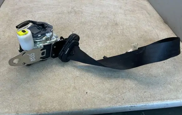 Nissan Juke I F15 Front seatbelt 6175433 056163 6183859