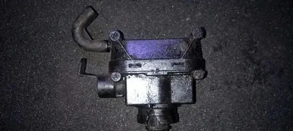 Mercedes-Benz E W124 Central locking vacuum pump 