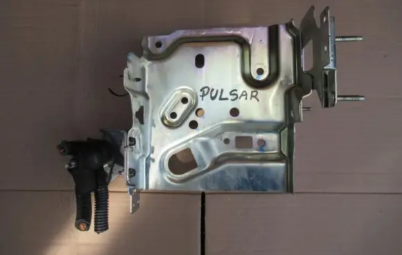 Nissan Pulsar Battery tray 