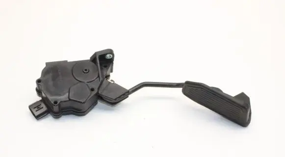 Toyota Prius+ (ZVW40) Accelerator throttle pedal 7811047010