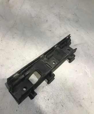 Volkswagen PASSAT B6 Front bumper mounting bracket 3C0807183