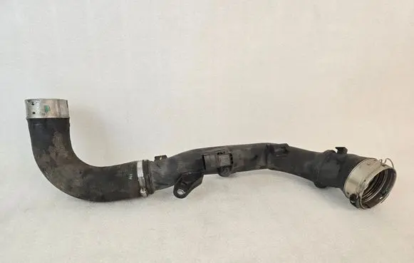 Volvo XC60 Intercooler hose/pipe 31370128