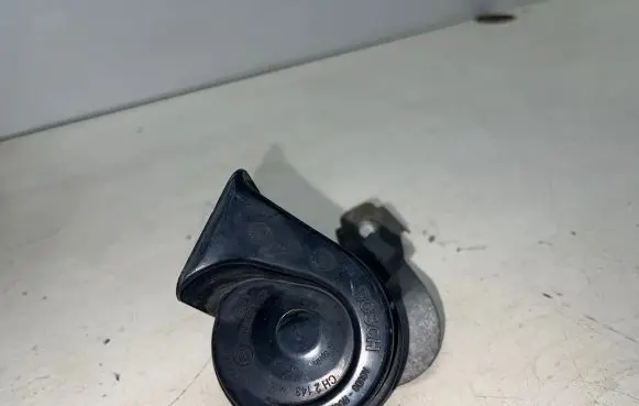 Volkswagen Touran I Horn signal 70388115
