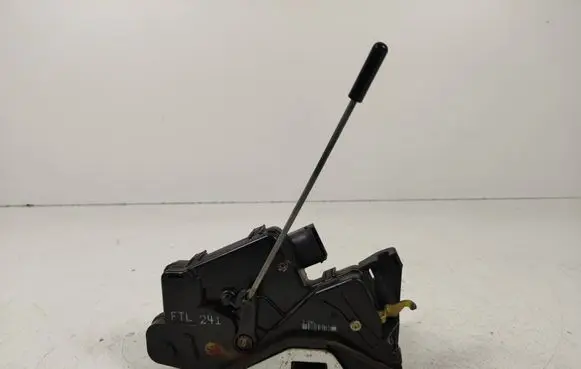 BMW 3 E46 Front door lock FTL241