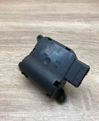 Volkswagen Golf V Air flap motor/actuator 1K0907511C 0132801336