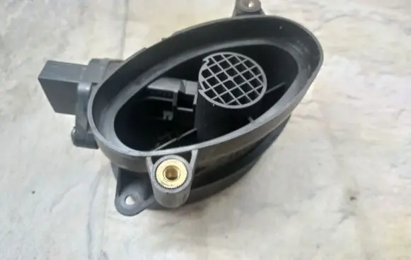 BMW 5 E39 Mass air flow meter 0928400468 7787076 13627787076