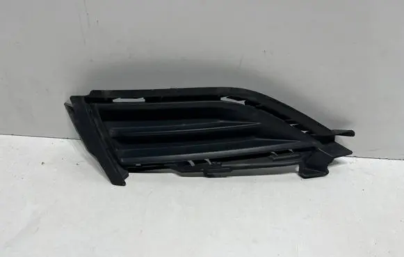 Volkswagen Golf VII Front bumper lower grill 5G0853211G