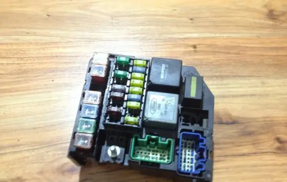 Ford Mondeo MK II Fuse box set 2s7t14b192aa