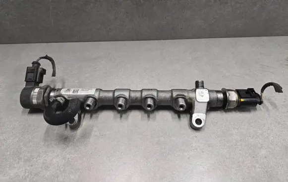 Audi Q5 SQ5 Fuel distributor 03L130089Q