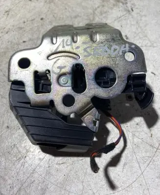 Skoda Octavia Mk3 (5E) Tailgate/trunk/boot lock/catch/latch 5E0827505 031925101