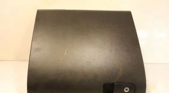 Volkswagen Tiguan Glove box