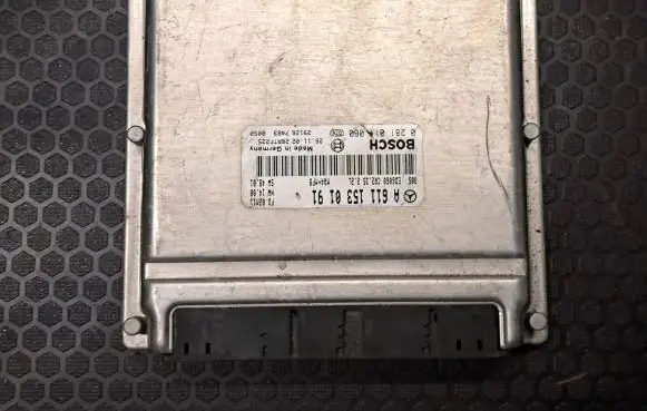 Mercedes-Benz Sprinter W901 W902 W903 W904 Engine control unit/module A6111530191 0281011060
