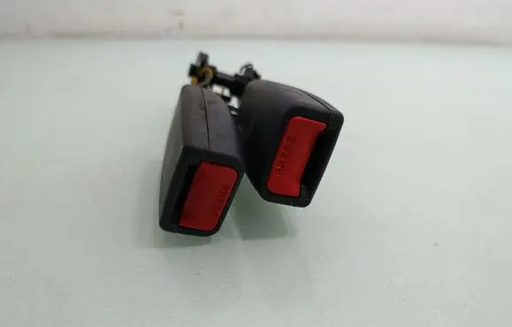 Renault Koleos I Middle seatbelt buckle (rear) 