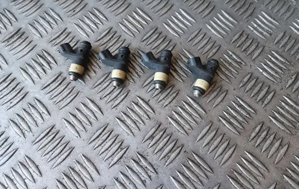 Skoda Fabia Mk1 (6Y) Fuel injectors set 036906031M