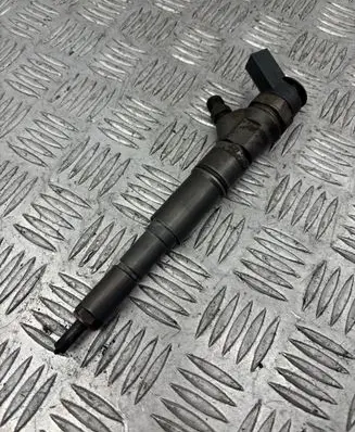 BMW 5 E60 E61 Fuel injector 7793836