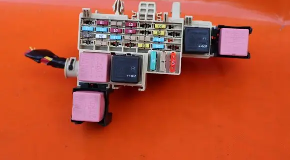 Mercedes-Benz Citan W415 Relay mounting block 