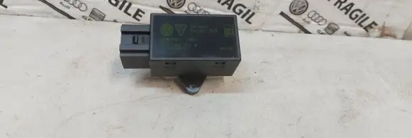 Volkswagen Touareg I Seat heating relay 7L0959772D 06106