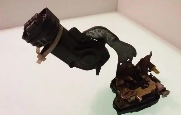 Suzuki Grand Vitara I Front door lock