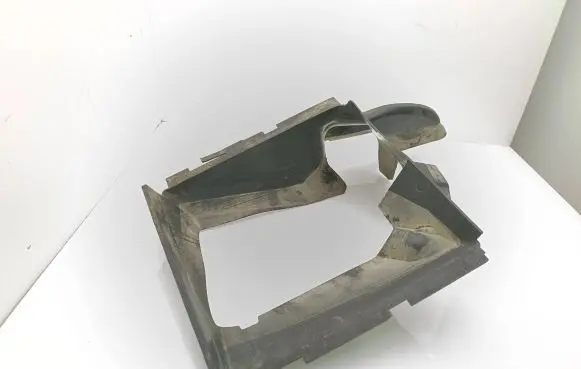 Audi Q7 4L Intercooler air channel guide 4L0117336