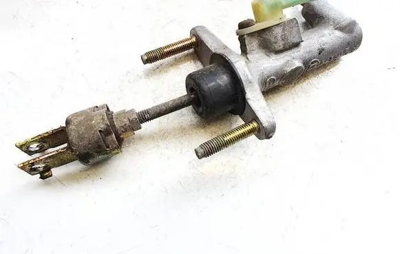 Toyota Avensis T220 Clutch master cylinder 
