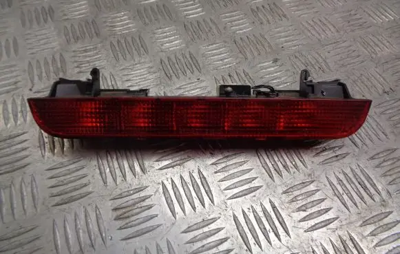 Nissan X-Trail T30 Third/center stoplight P1842