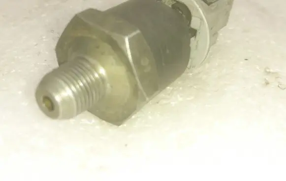 Toyota Avensis T250 Oil pressure sensor 8353060010 401742