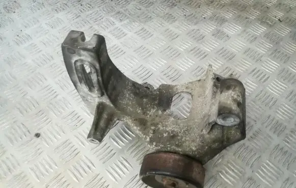 Chrysler Neon I Engine mounting bracket 4792080