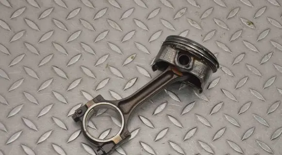 Opel Vectra C Piston 674