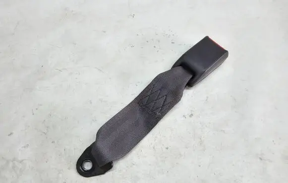 Chrysler Sebring (FJ - JX) Seat belt trim K9424