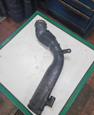 Land Rover Evoque I Turbo air intake inlet pipe/hose GJ329C620AC 1105233