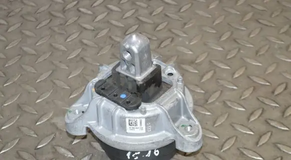 BMW 5 F10 F11 Engine mount bracket 6785601