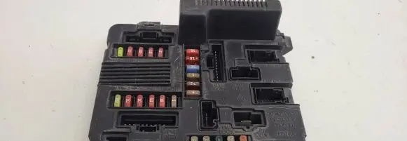 Renault Scenic II - Grand scenic II Fuse module 8200306032C S118399200F