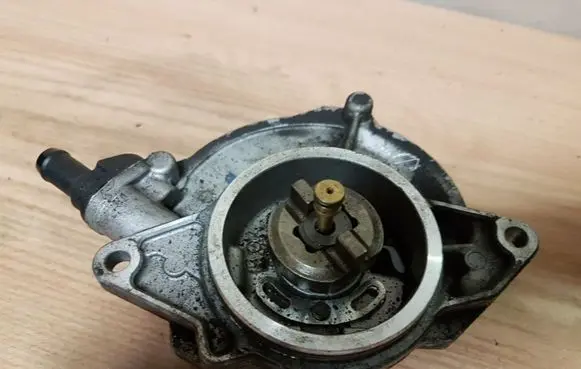 Audi Q7 4L Vacuum pump 057145100AE